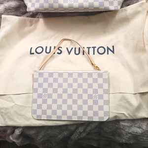 Loius Vuitton Damier Wristlet